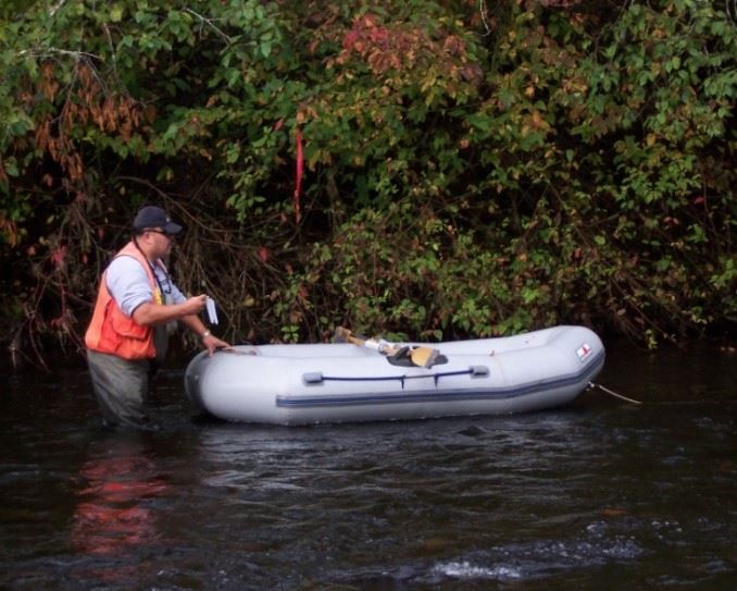 Spawning ground surveyor with raft